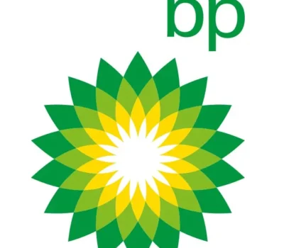 Logo von BP mit einem blütenähnlichen Muster in verschiedenen Grüntönen und Gelb.